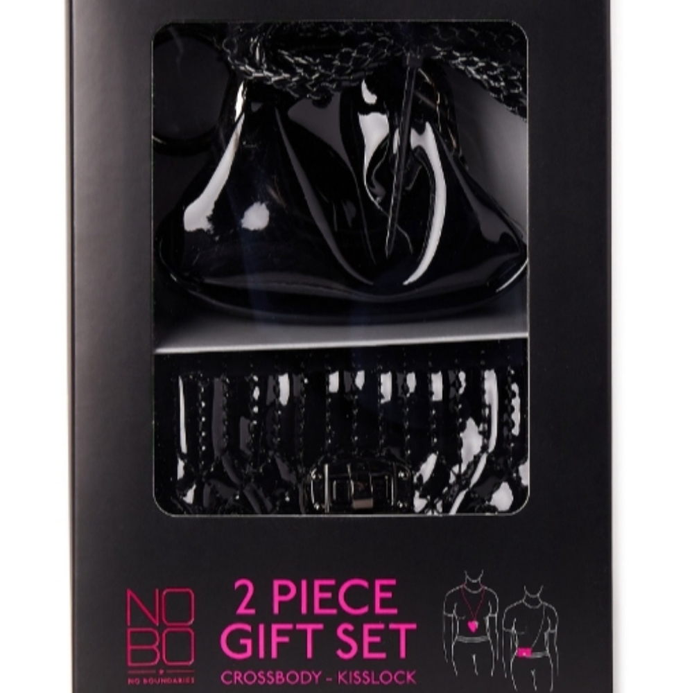 NO BOUNDARIES 2 PIECE CROSSBODY-KISS LOCK GIFT SET BLACK OR RED